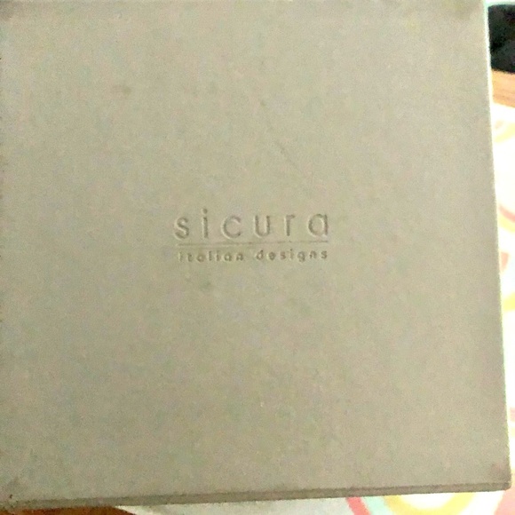 Sicura Charging Station - Picture 2 of 3